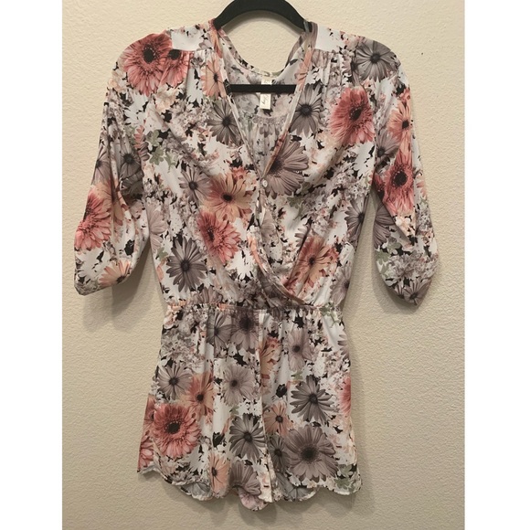 Floral pattern romper 🌺 - Picture 3 of 5